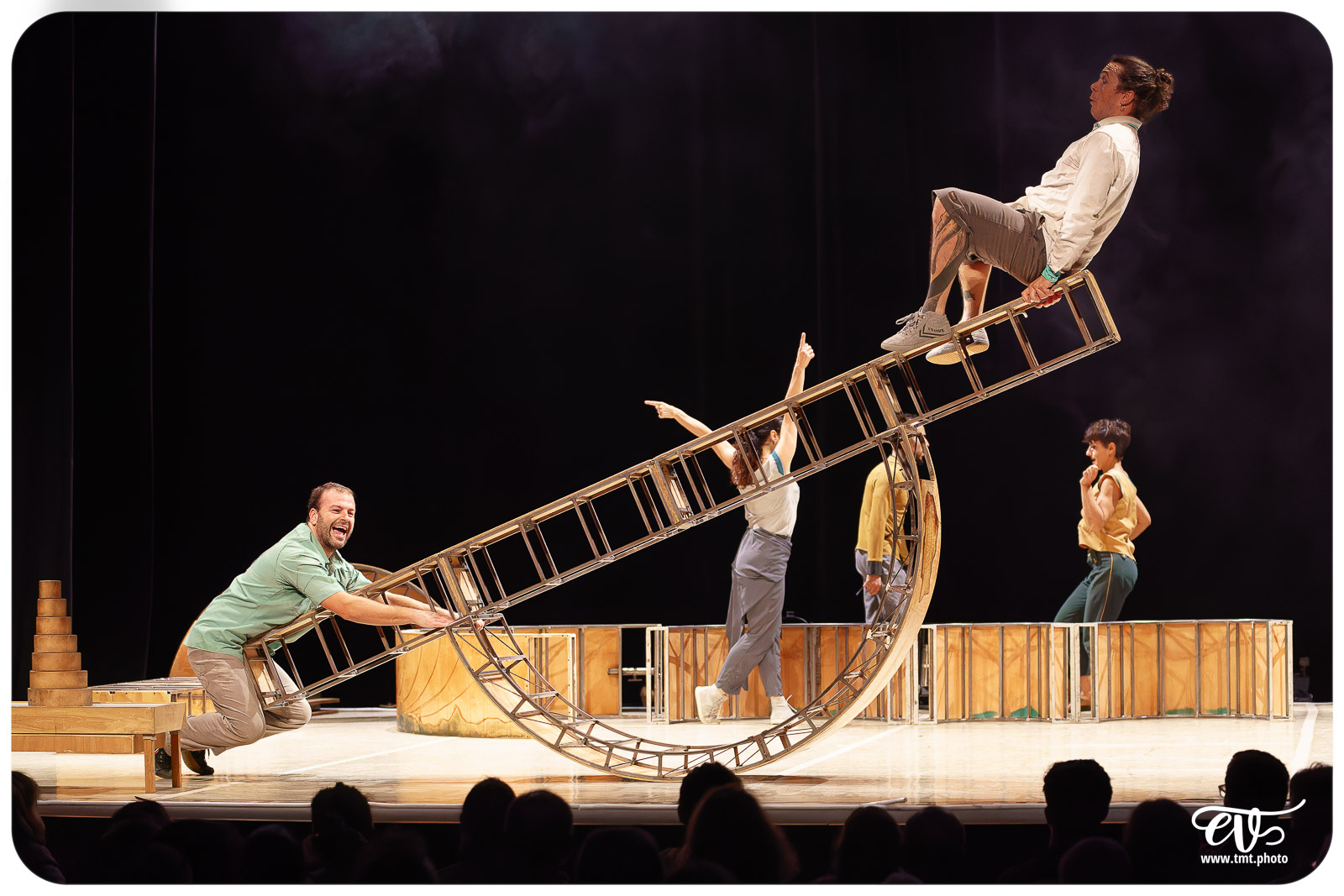 ESENCIAL (VAIVEN CIRCO)